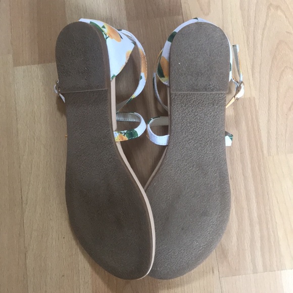 LIKE NEW lemon pattern sandals - Picture 4 of 4